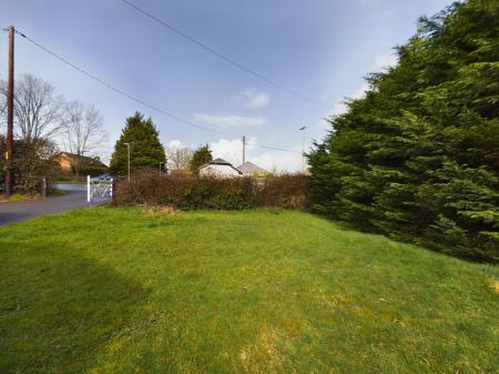 3 bedroom Detached bungalow for sale in Mount Pleasant, Tadley, RG26