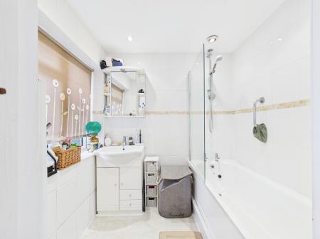 3 bedroom Detached bungalow for sale in Mount Pleasant, Tadley, RG26