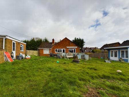 3 bedroom Detached bungalow for sale in Mount Pleasant, Tadley, RG26