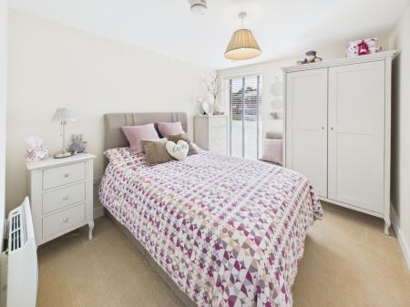 2 bedroom Flat for sale in New Road, Tadley, RG26