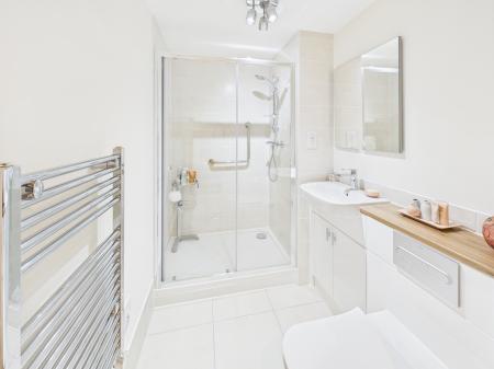 2 bedroom Flat for sale in New Road, Tadley, RG26