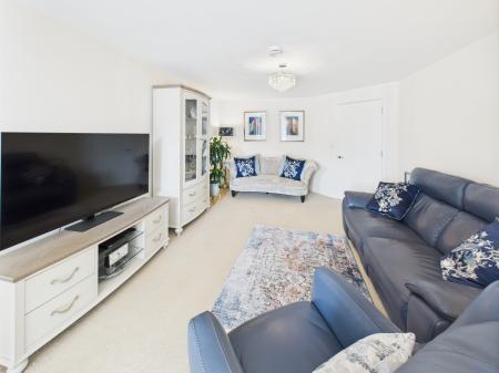 2 bedroom Flat for sale in New Road, Tadley, RG26