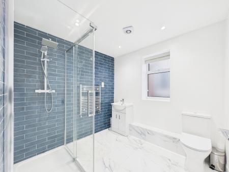 5 bedroom Detached house for sale in Reading Road, Stratfield Turgis, RG27