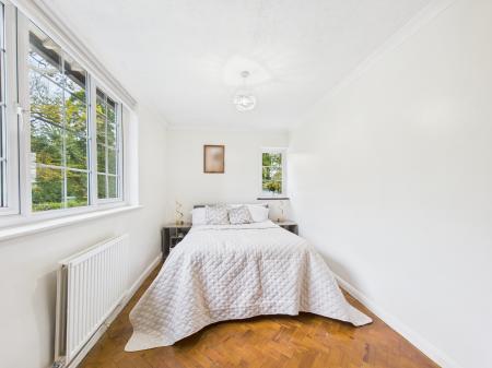 5 bedroom Detached house for sale in Reading Road, Stratfield Turgis, RG27