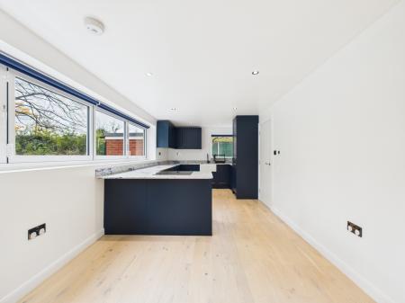 5 bedroom Detached house for sale in Reading Road, Stratfield Turgis, RG27