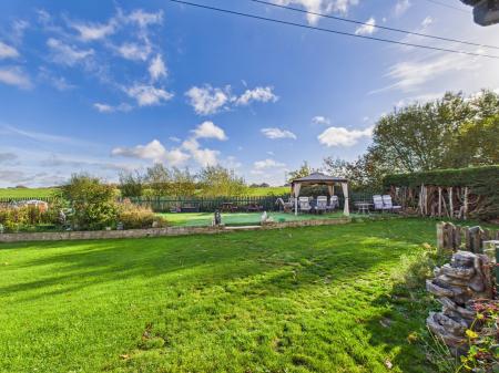 5 bedroom Detached house for sale in Reading Road, Stratfield Turgis, RG27