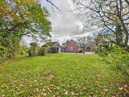 5 bedroom Detached house for sale in Reading Road, Stratfield Turgis, RG27