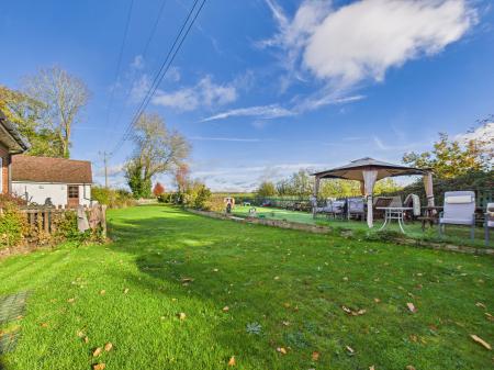 5 bedroom Detached house for sale in Reading Road, Stratfield Turgis, RG27