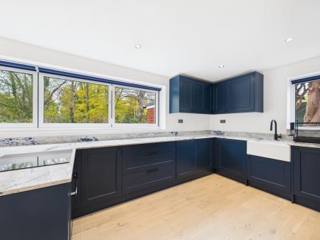 5 bedroom Detached house for sale in Reading Road, Stratfield Turgis, RG27