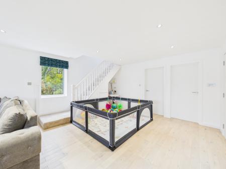 5 bedroom Detached house for sale in Reading Road, Stratfield Turgis, RG27