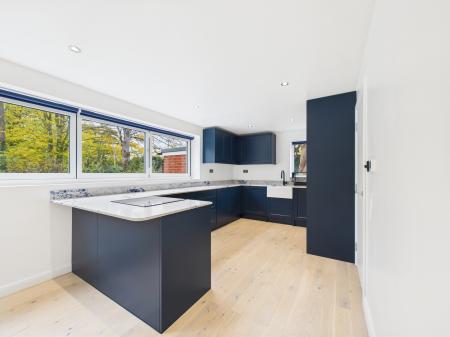5 bedroom Detached house for sale in Reading Road, Stratfield Turgis, RG27