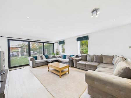 5 bedroom Detached house for sale in Reading Road, Stratfield Turgis, RG27