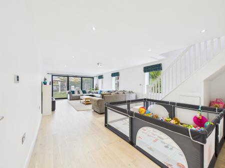 5 bedroom Detached house for sale in Reading Road, Stratfield Turgis, RG27