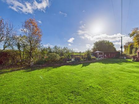 5 bedroom Detached house for sale in Reading Road, Stratfield Turgis, RG27