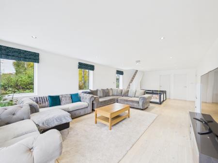 5 bedroom Detached house for sale in Reading Road, Stratfield Turgis, RG27