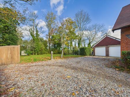 5 bedroom Detached house for sale in Reading Road, Stratfield Turgis, RG27