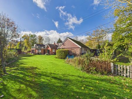 5 bedroom Detached house for sale in Reading Road, Stratfield Turgis, RG27