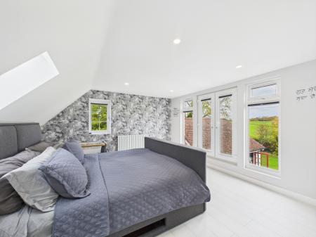 5 bedroom Detached house for sale in Reading Road, Stratfield Turgis, RG27