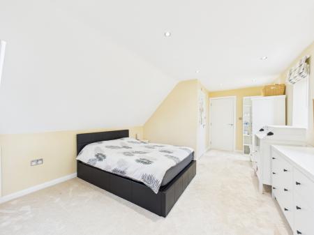 5 bedroom Detached house for sale in Reading Road, Stratfield Turgis, RG27