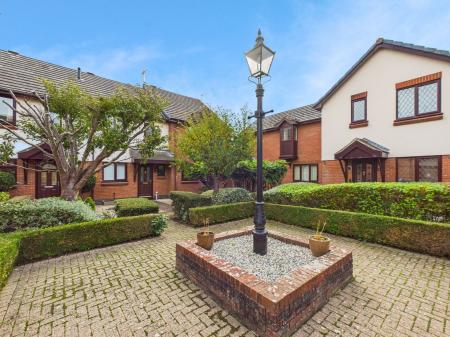 2 bedroom End of terrace house for sale in St Mary's Court, Bramley, RG26