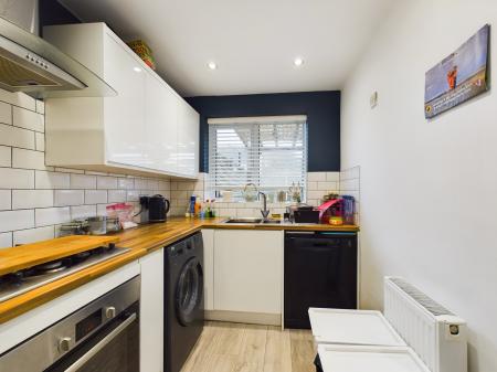 3 bedroom End of terrace house for sale in Swanwick Walk, Tadley, RG26