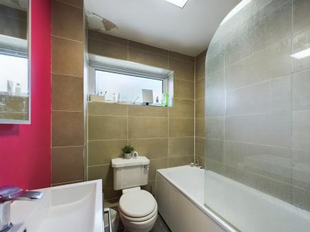 3 bedroom End of terrace house for sale in Swanwick Walk, Tadley, RG26