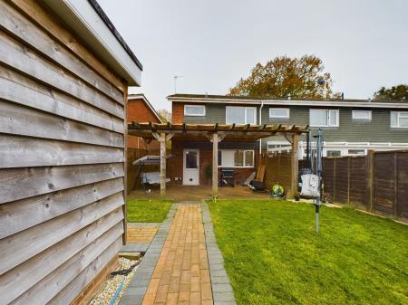 3 bedroom End of terrace house for sale in Swanwick Walk, Tadley, RG26