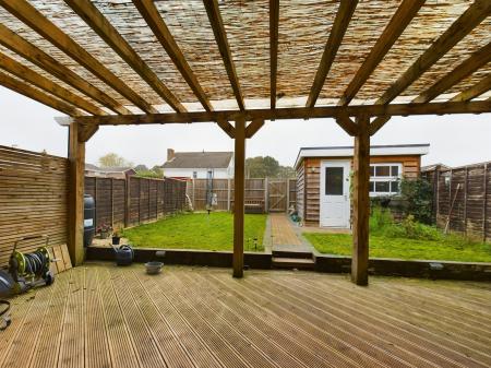 3 bedroom End of terrace house for sale in Swanwick Walk, Tadley, RG26