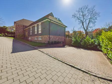 4 bedroom Detached house for sale in The Glen, Tadley, RG26