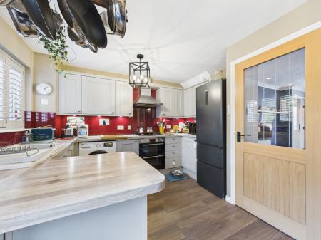 3 bedroom Terraced House for sale in Turbary Gardens, Tadley, RG26