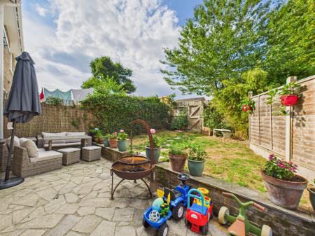 4 bedroom Semi-detached house for sale in Valley Way, Tadley, RG26