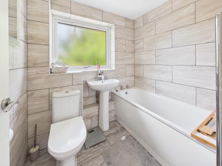 4 bedroom Semi-detached house for sale in Valley Way, Tadley, RG26