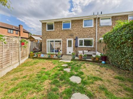 4 bedroom Semi-detached house for sale in Valley Way, Tadley, RG26