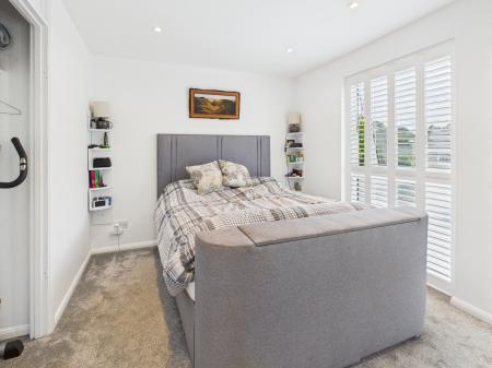 4 bedroom Semi-detached house for sale in Valley Way, Tadley, RG26