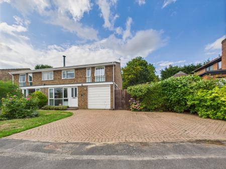 Valley Way, Tadley, RG26