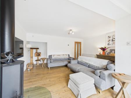 4 bedroom Semi-detached house for sale in Valley Way, Tadley, RG26