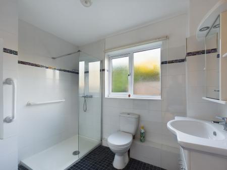 1 bedroom Bungalow for sale in Wakeford Court, Tadley, RG26