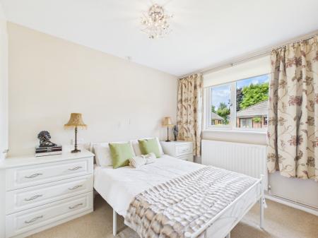 2 bedroom Bungalow for sale in Wakeford Court, Tadley, RG26