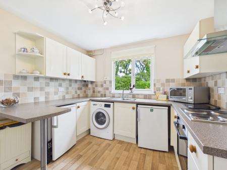 2 bedroom Bungalow for sale in Wakeford Court, Tadley, RG26