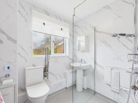 2 bedroom Bungalow for sale in Wakeford Court, Tadley, RG26