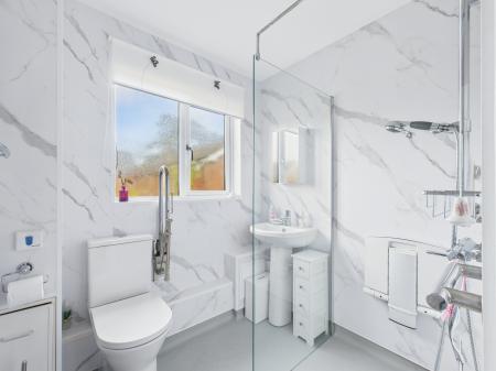 2 bedroom Bungalow for sale in Wakeford Court, Tadley, RG26