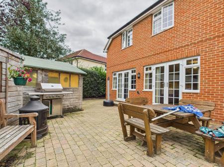 4 bedroom Detached house for sale in West Street, Tadley, RG26
