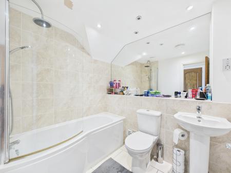 4 bedroom Detached house for sale in West Street, Tadley, RG26