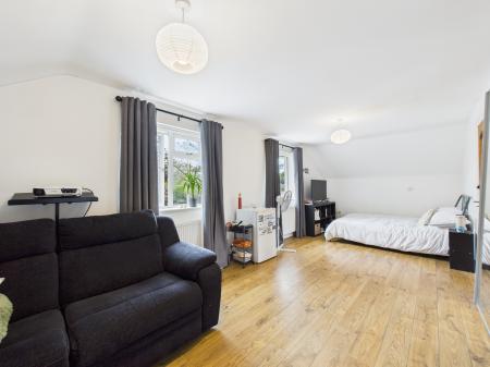 4 bedroom Detached house for sale in West Street, Tadley, RG26