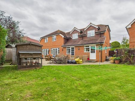 4 bedroom Detached house for sale in West Street, Tadley, RG26