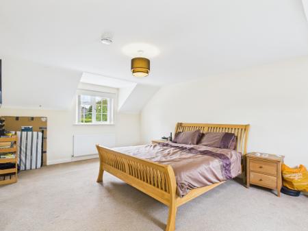 4 bedroom Detached house for sale in West Street, Tadley, RG26