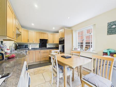4 bedroom Detached house for sale in West Street, Tadley, RG26