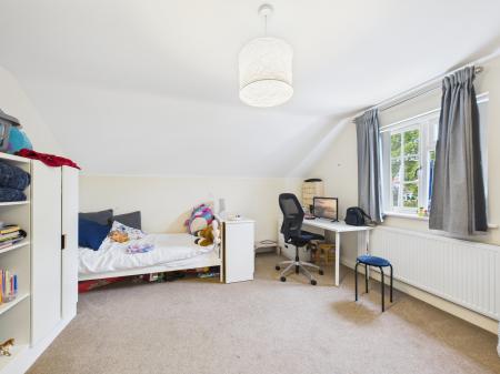 4 bedroom Detached house for sale in West Street, Tadley, RG26