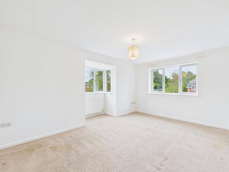 2 bedroom Flat for sale in Landseer Court, Tadley, RG26