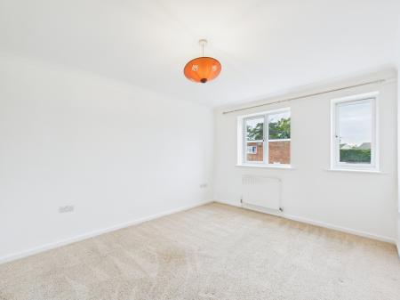 2 bedroom Flat for sale in Landseer Court, Tadley, RG26
